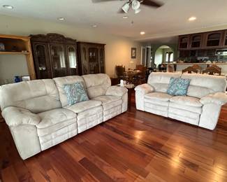 Beautiful wall hugging , reclining sofa and loveseat.