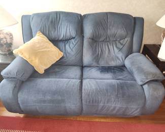 Dual reclining loveseat