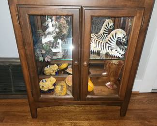 Lighted display cabinet