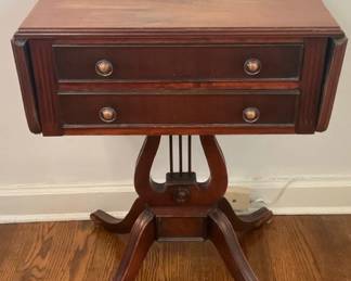 1940s Duncan Phyfe Style Mahogony Drop Leaf Table