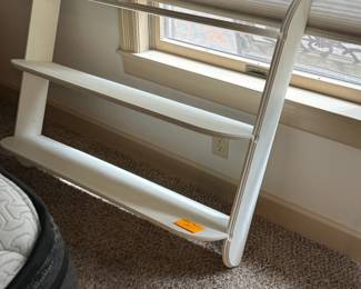 Wall shelf