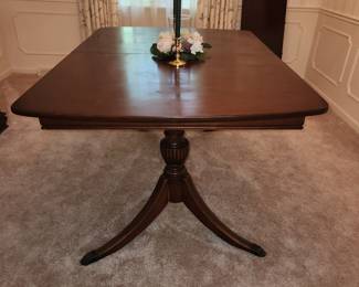 Duncan Phyfe style dining table with leaves