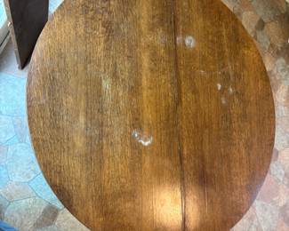Antique Oak Table with extension leaf *Available for Presale* $150 Dimensions: 42" Diameter, 30"h 12" leaf