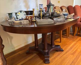 Ethan Allen Neoclassical Pedestal Dining Table with extension leaf
