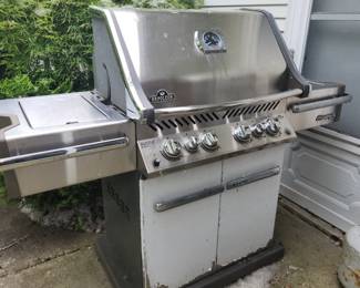 Napoleon propane grill with 2 side burners