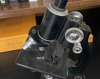 Microscope