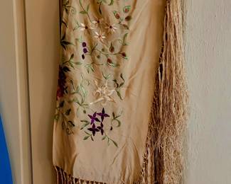 Piano shawl
