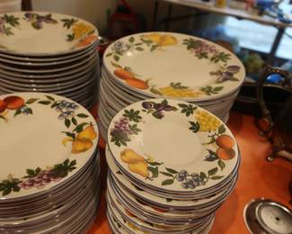 16 Place Setting Essence