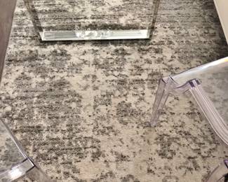 Black / White Rug, 7.5 x 9.5