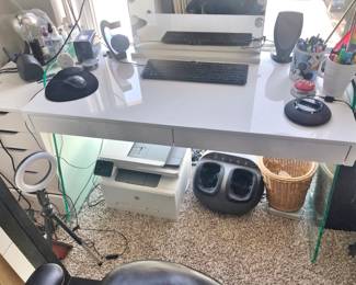 Whit High Gloss Desk w/ Glass Sides