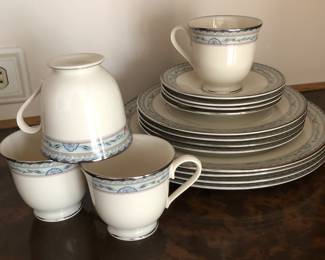 Lenox ‘Northern Lights’ 4 place-settings