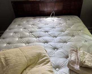 Sleep number queen size . Like new