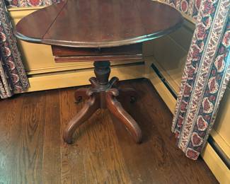 Parlor drop leaf with drawer