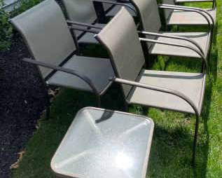 8 Yard Lounge Chairs Side Table