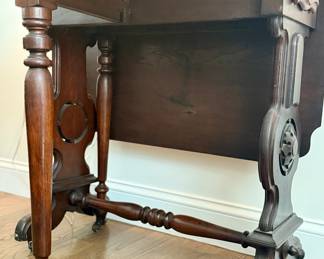 detail - secret drawer on side