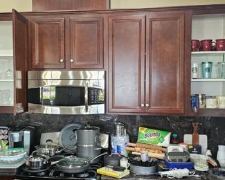 Full kitchen