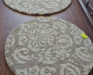 Large area rugs and runner to match..see next photos