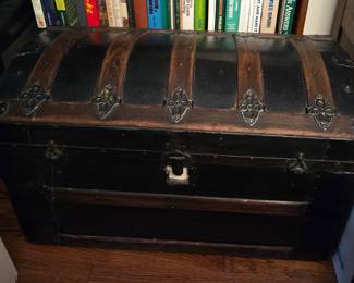 Camel back trunk