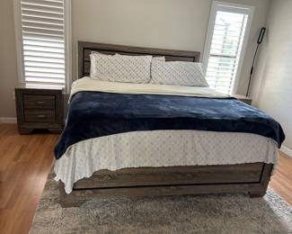 King Bed with 2 Night Stands and Rug