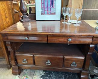 Nice mahogany media cabinet. Excellent condition.