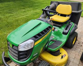 John Deere Lawn Tractor