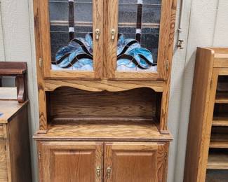Kitchen cabinet with leaded glass panels