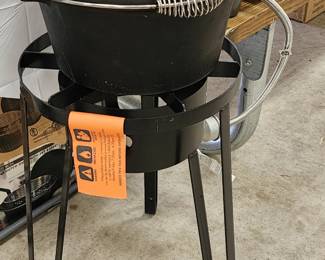 Bayou Classic LP Gas Cooker with 8 quart Dutch oven