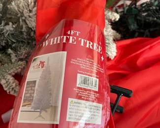 The label showing the 4ft Christmas trees