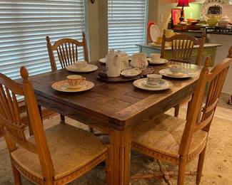 Wonderful antique oak drawer leaf table