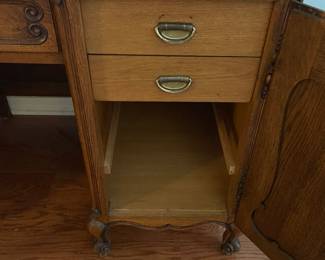 A close look at the inside drawers