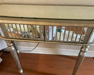 A close look at the glass/mirror table