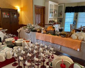 Looking across the den area, seasonal items, Christmas, Easter, and Thanksgiving a wonderful opportunity to add to your seasonal decorations