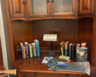 The corner piece of the desk