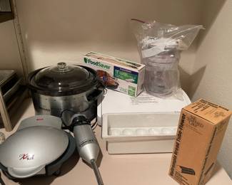 Kitchen appliances, Food saver system, sandwich maker, crock pot, immersion blender