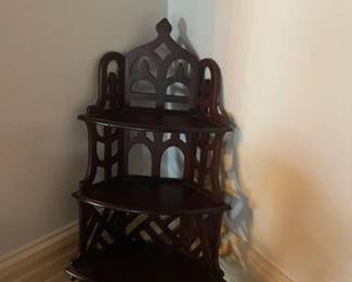 Corner shelf unit