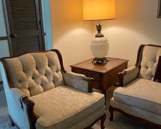 Vintage cream/yellow sofa set.
