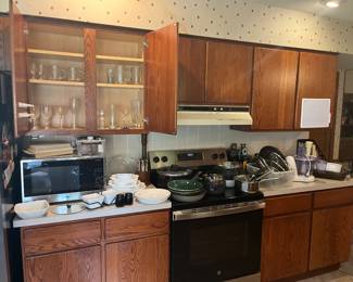 Kitchenware. Pots and pans. Glassware. Microwave.