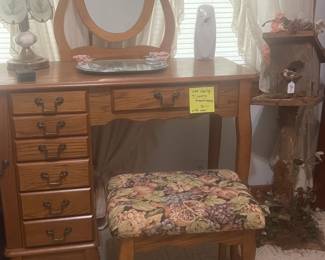 Oak vanity table