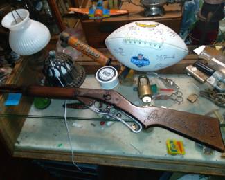 Early red ryder bb gun. Chargers signed ball
Texaco gas pump logo lock & key