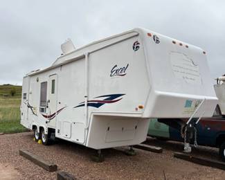 001 2000 Excel by Peterson Industries Fifth Wheel Gooseneck Camper Trailer