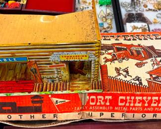 Fort Cheyenne Tin Stable and original Box