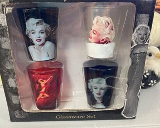 Marilyn Monroe shot glass set