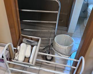 Shoe rack. Towel heater.