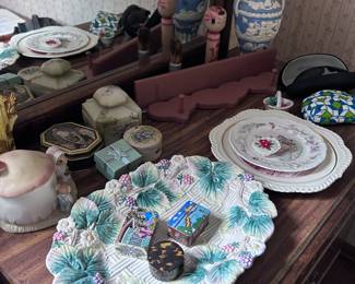Dishes and trinkets.
