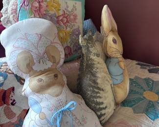 Vintage character pillows.
