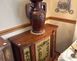 Entry cabinet. Vase.