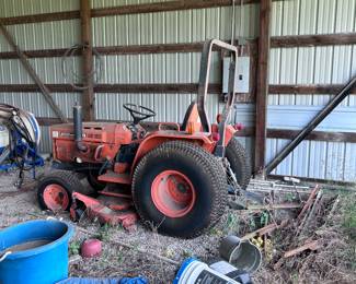 Kubota B8200 Utility Tractor