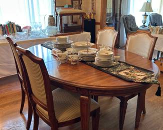 Vintange Dining table with six chairs.