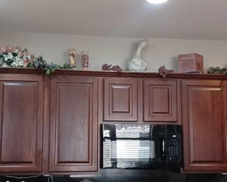 Decorative items.
