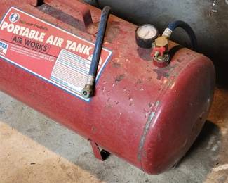 Portable air tank